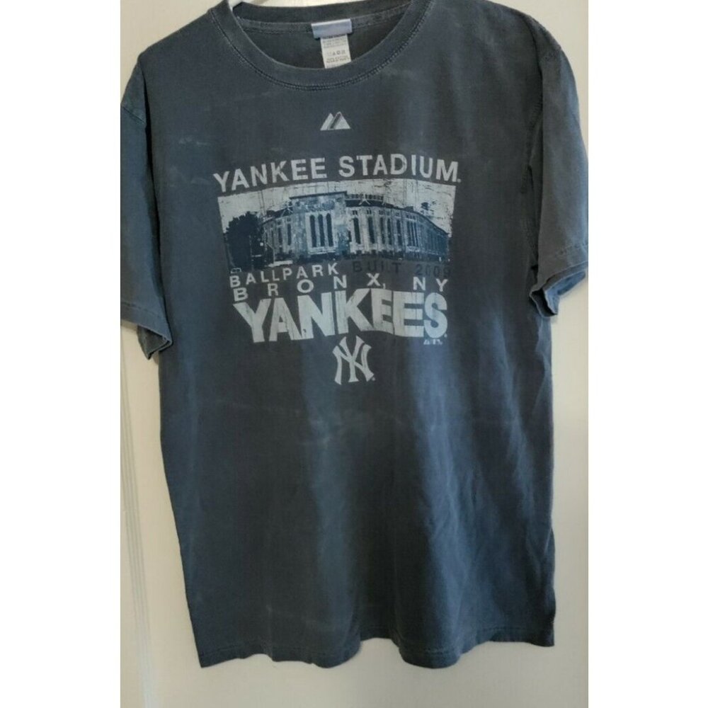 Yankees Stadium Bronx New York Shirt Medium Majestic Faded Marks